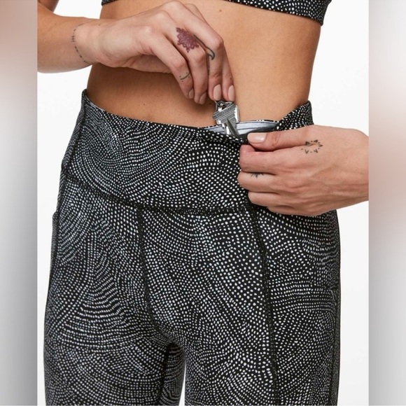 Lululemon Time to Sweat Crop *23” size 4 EUC - Picture 6 of 6